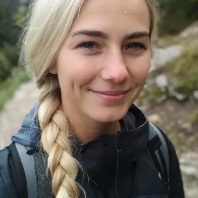 Яркая Аделина